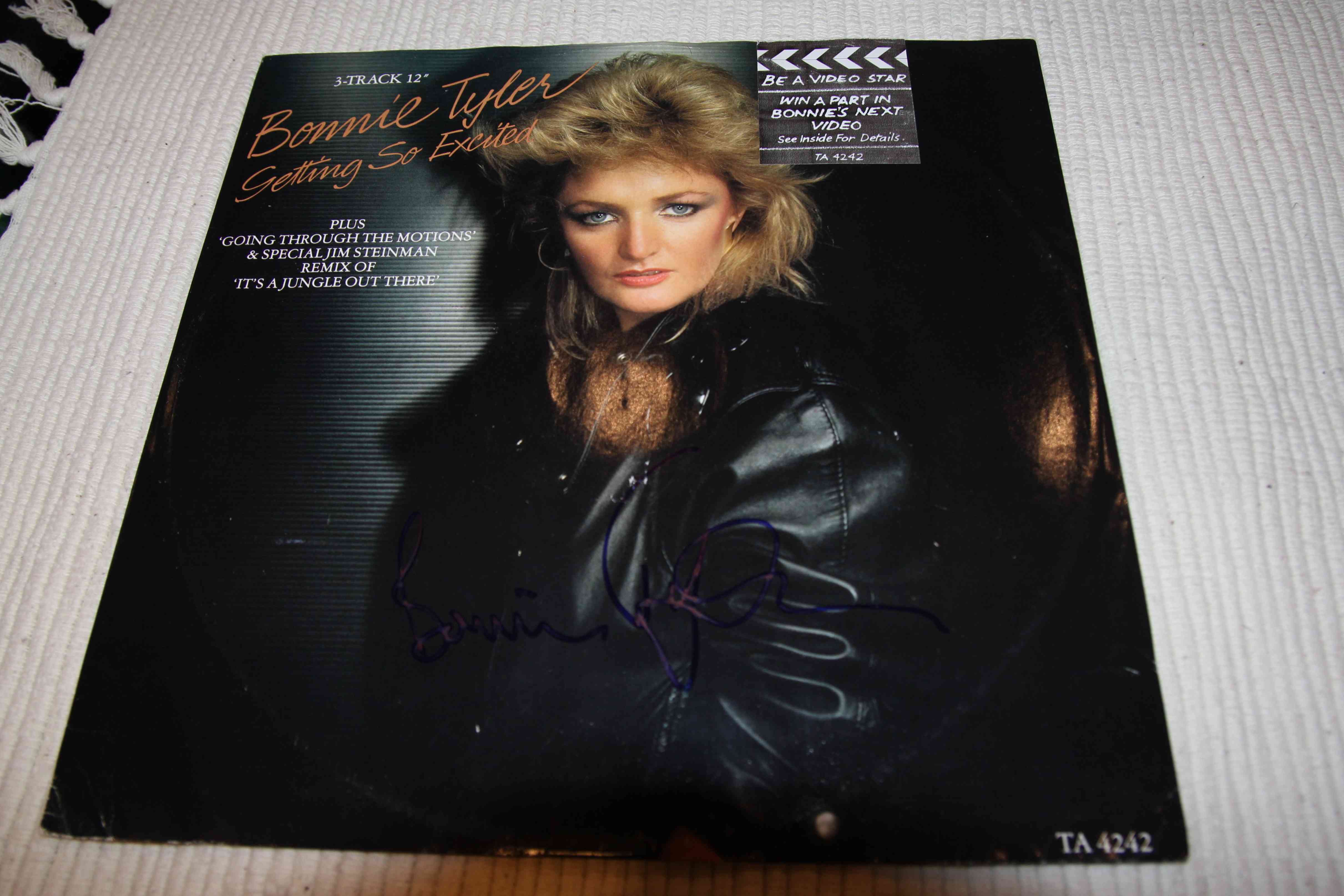 BONNIE TYLER - GETTING SO EXCITED - ORIGINAL SIGNED